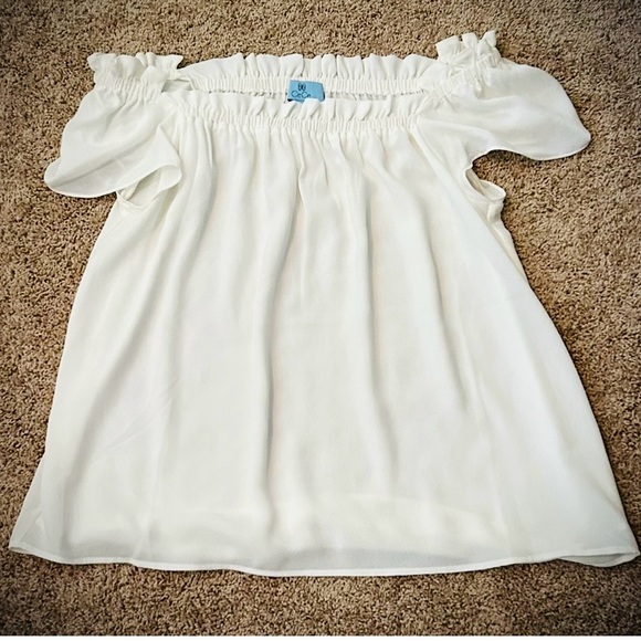 NWOT CeCe GORGEOUS Cream Off-Shoulder Blouse, Size Medium - Picture 2 of 13